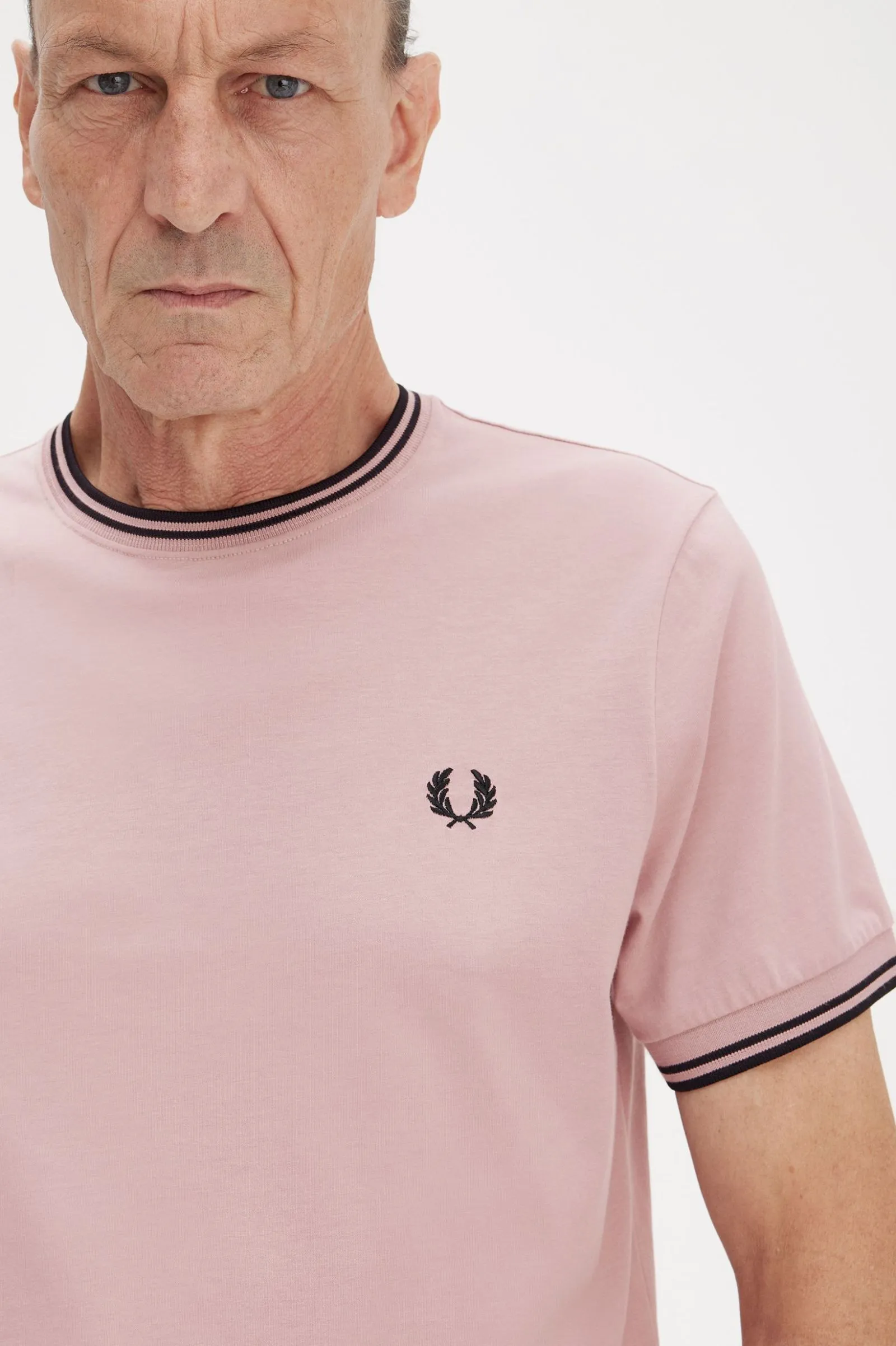 Camiseta con ribete con dos franjas