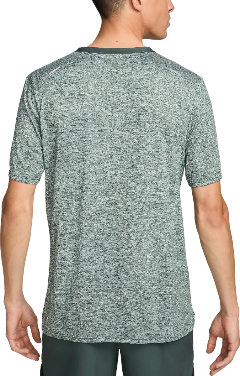 Camiseta Nike Rise 365