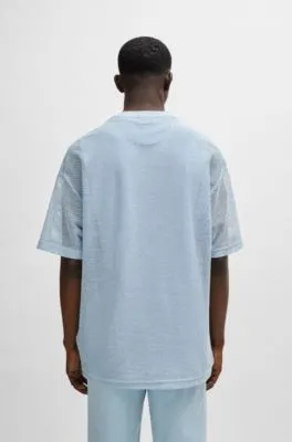 Camiseta oversize fit de malla con logo de la nueva temporada