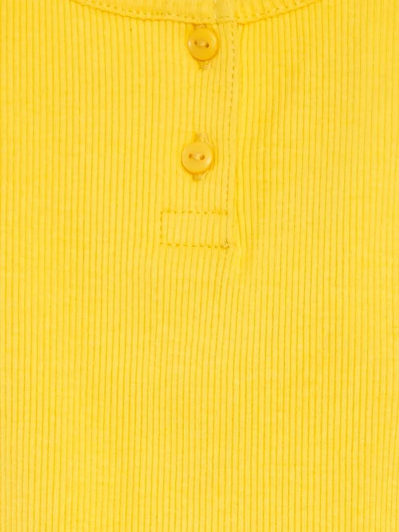 CAMISETA SIN MANGAS DE CANALé CON VOLANTES EN EL BORDE  AMARILLO