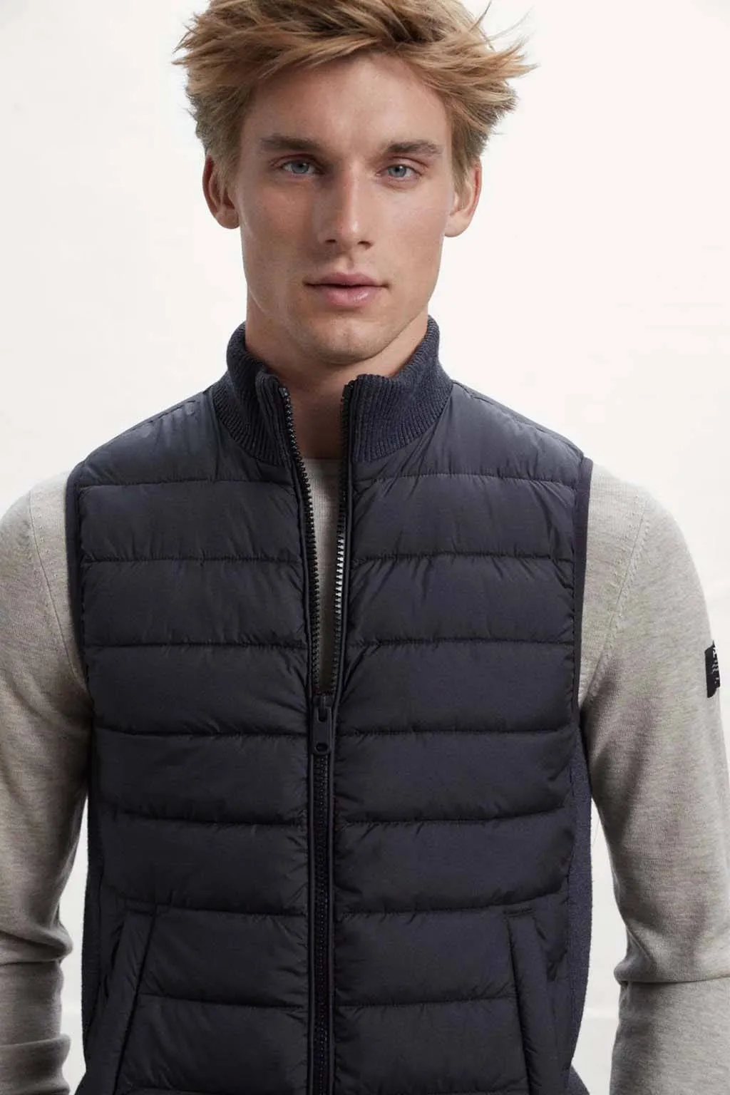 chaleco Ecoalf trim 338 dark grey
