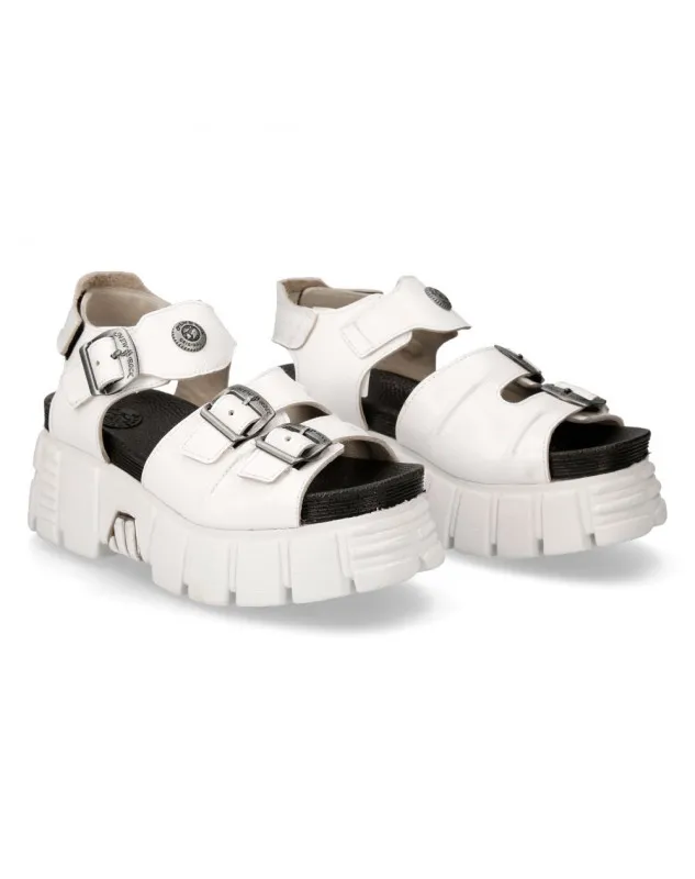 Sandalias plataforma color blanco charol de piel